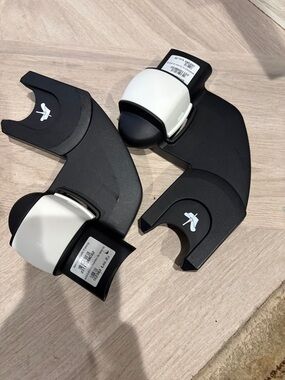Black & White Car Seat Adapter Pair bugaboo fox